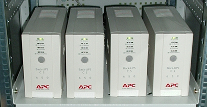 4 UPSes - 3 x HP Proliant DL140, 1 x DELL PowerEdge 1425SC